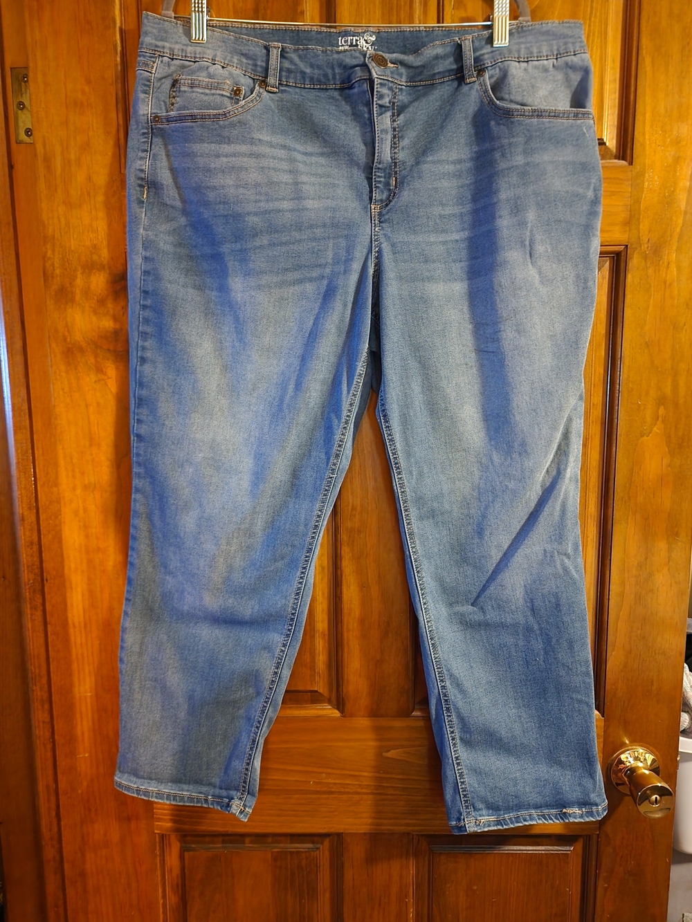 Terra & Sky Womenās 20W Petite Straight Leg Jeans Medium Wash